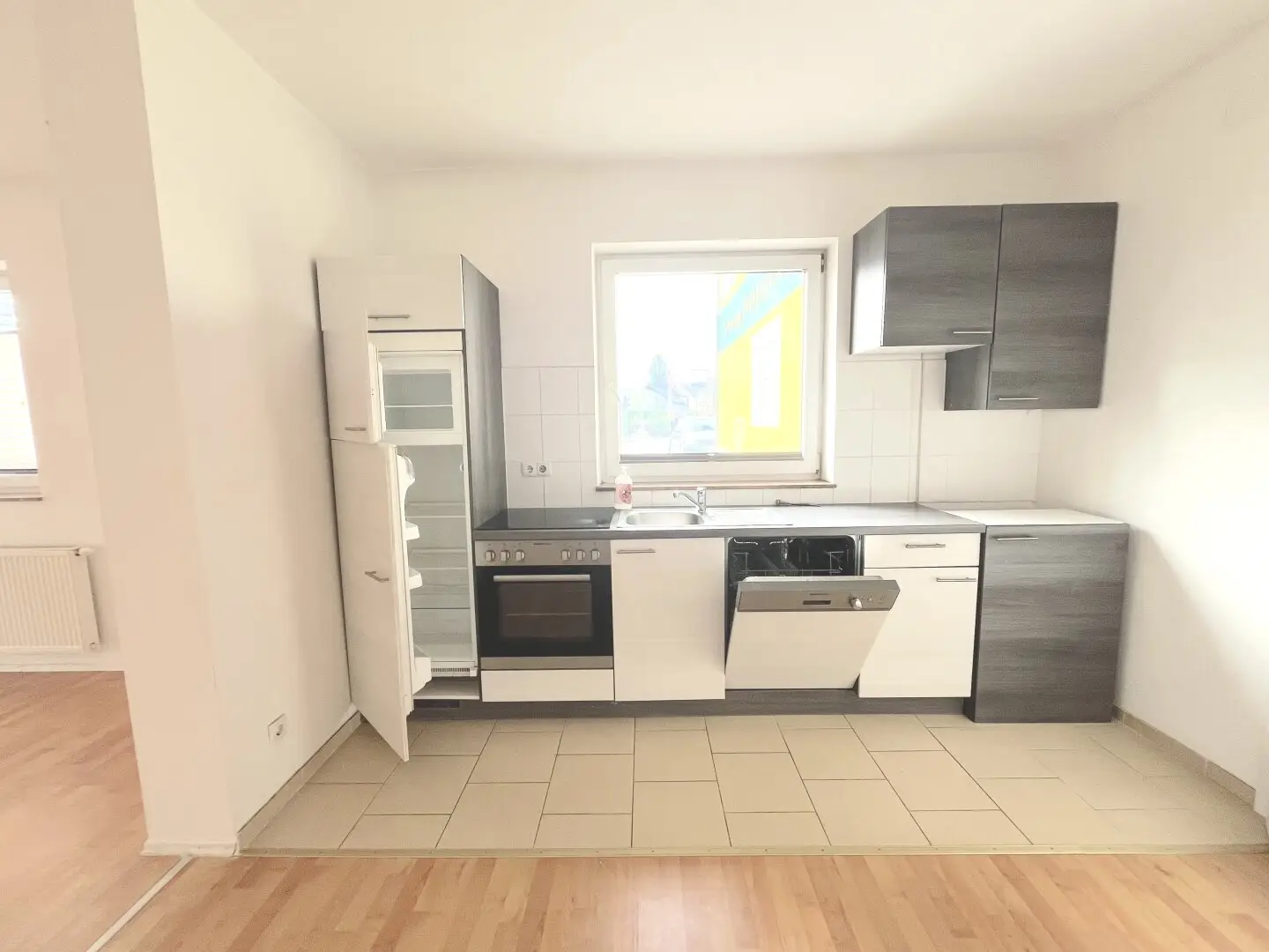 Spacious 4-room apartment with garden, terrace and winter garden