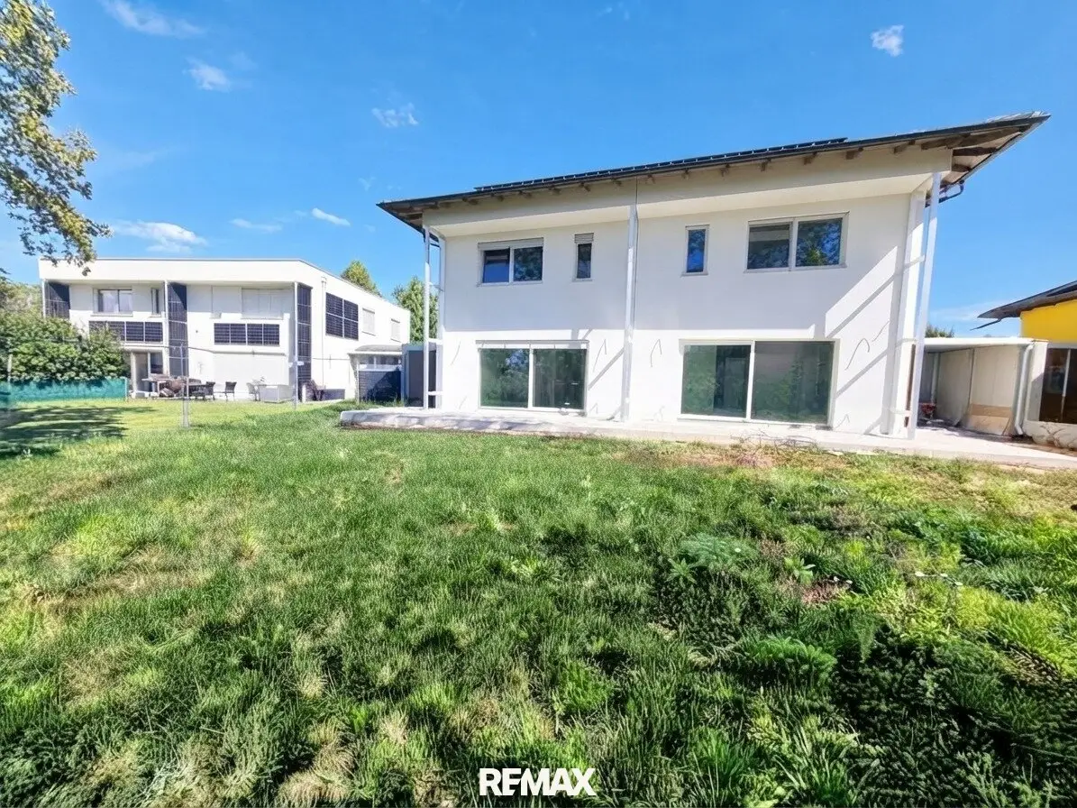 Energieautarke Premium‑Doppelhaushälfte mit Garten