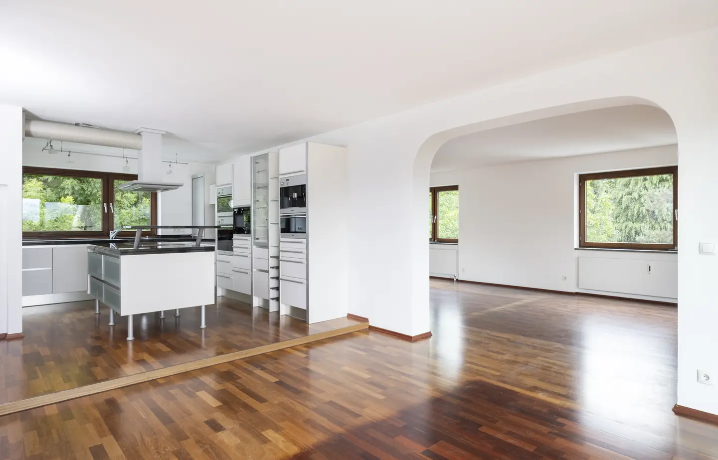 Sunny penthouse with large terrace and sauna