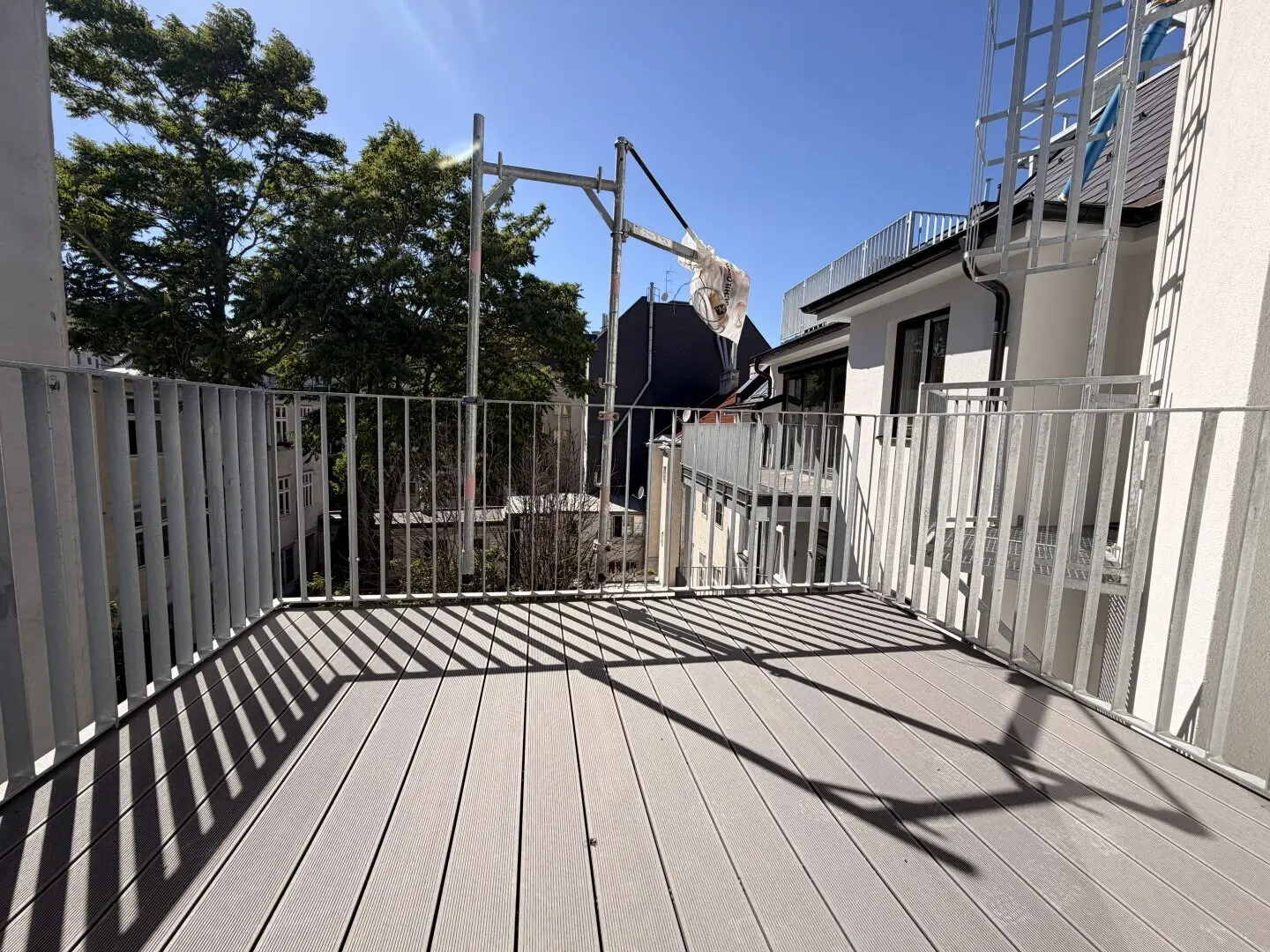 Dachgeschosswohnung mit Terrasse nahe Schubertpark