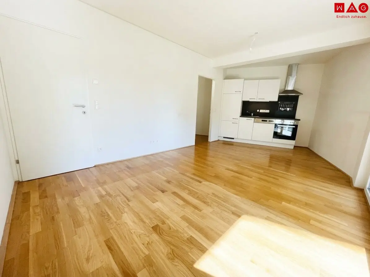 Apartment with large balcony facing the courtyard available from June