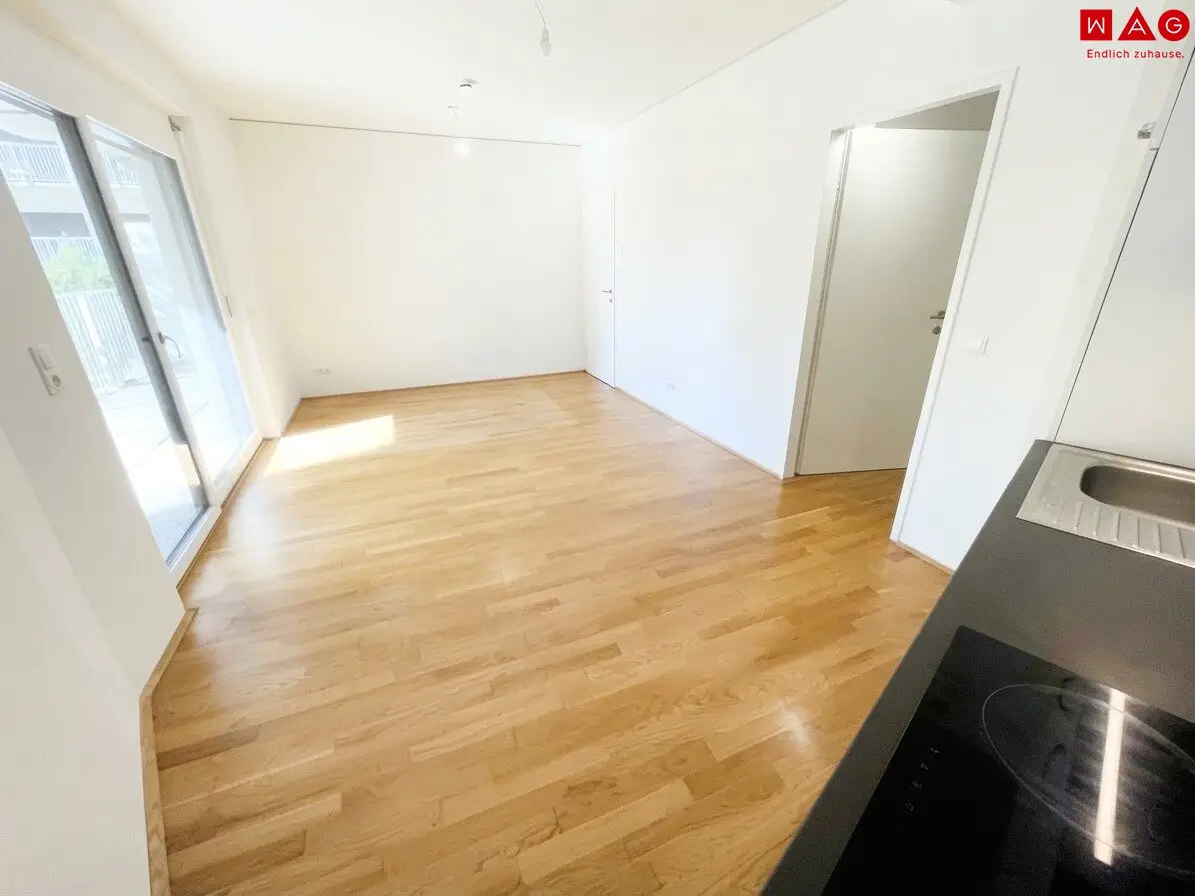 Apartment with large balcony facing the courtyard available from June
