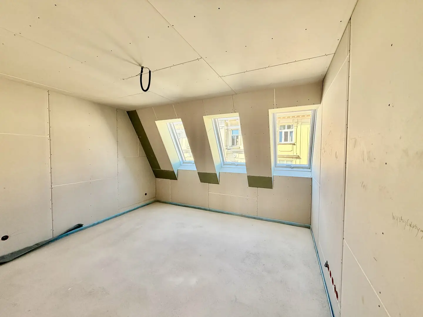 Erstbezug Dachgeschosswohnung mit Loggia nahe Kutschkermarkt