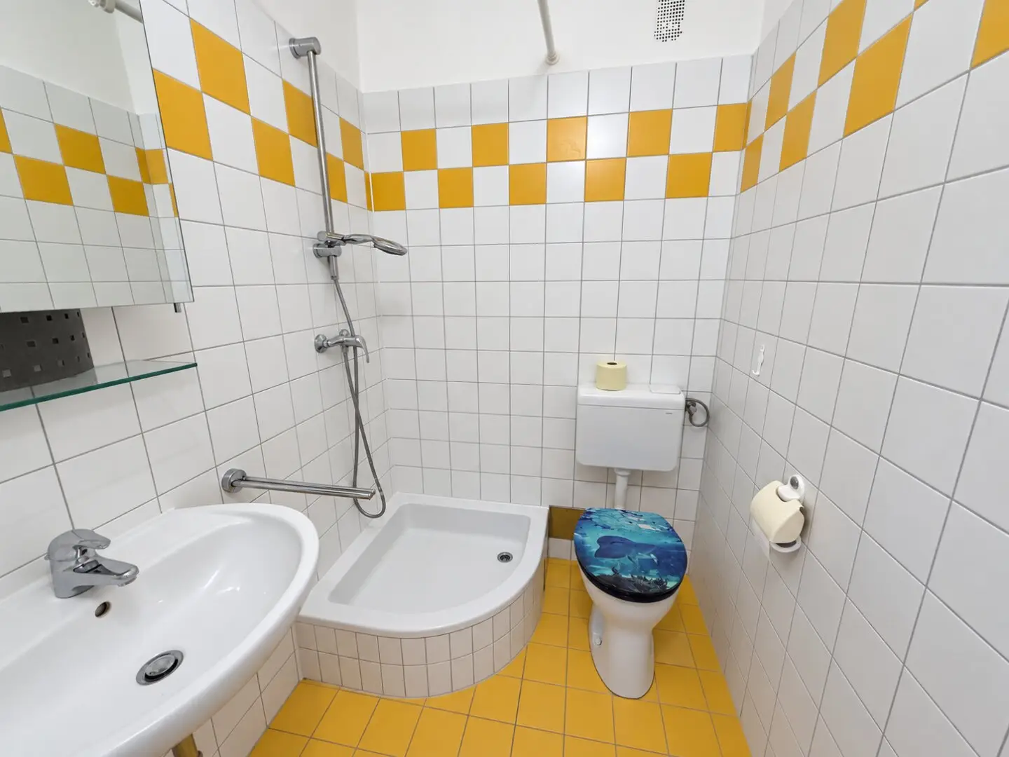 Schönbrunn on the doorstep | Well-maintained Garçonnière | approx. 26 m² | Fitted kitchen | Elevator | Near subway