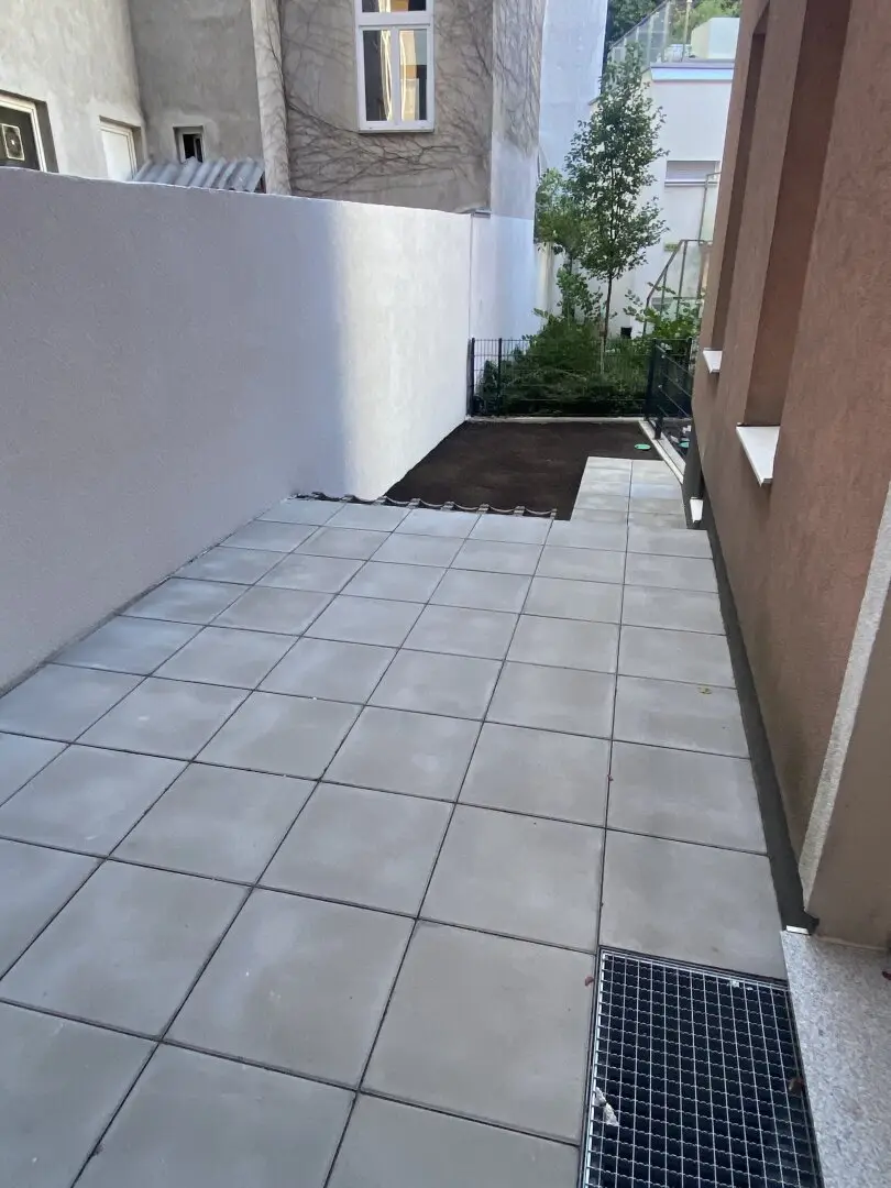 High-quality 2-room apartment with terrace and garden - close to the center