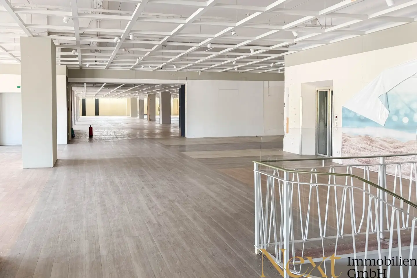 Commercial property (Leiner) with retail, storage and office spaces for sale in Wels