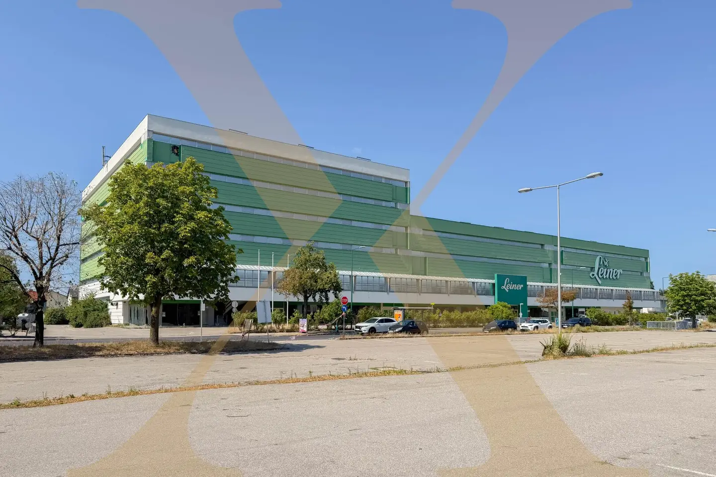 Commercial property (Leiner) with retail, storage and office spaces for sale in Wels