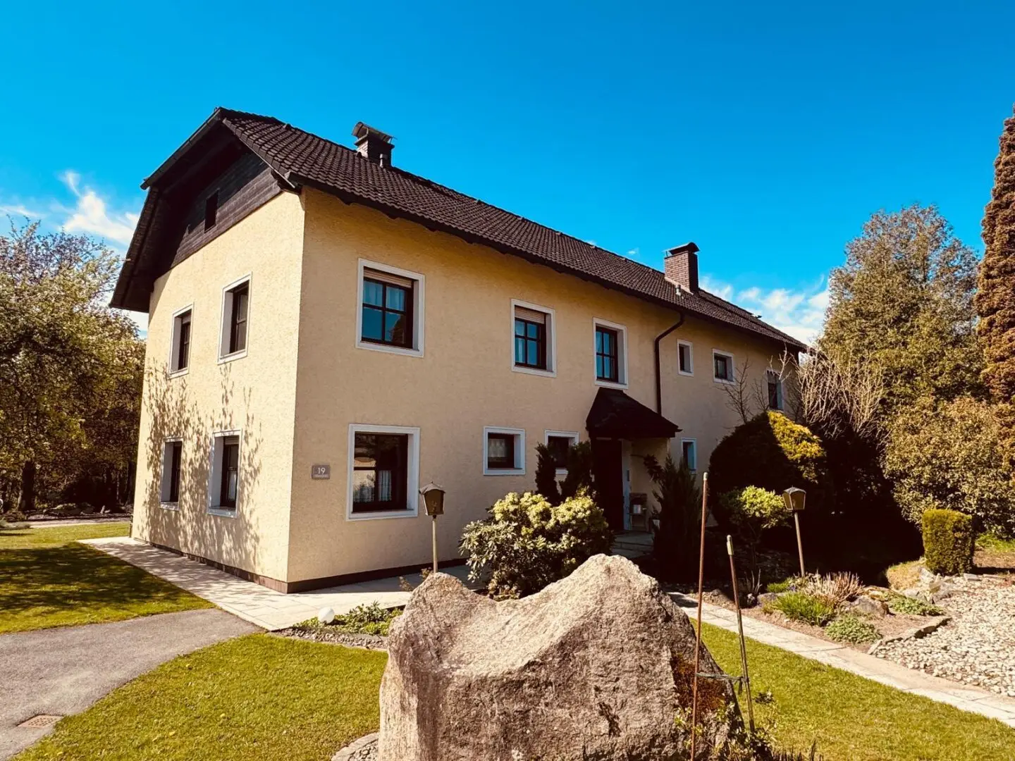 Living in the green, spacious property with plenty of open space