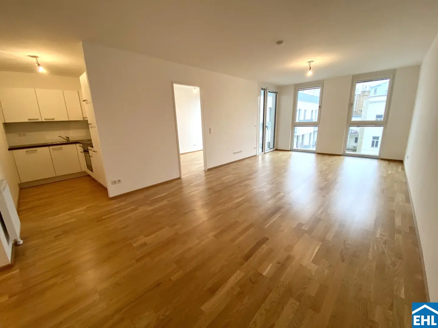 Attractive 2-room apartment with balcony in top location