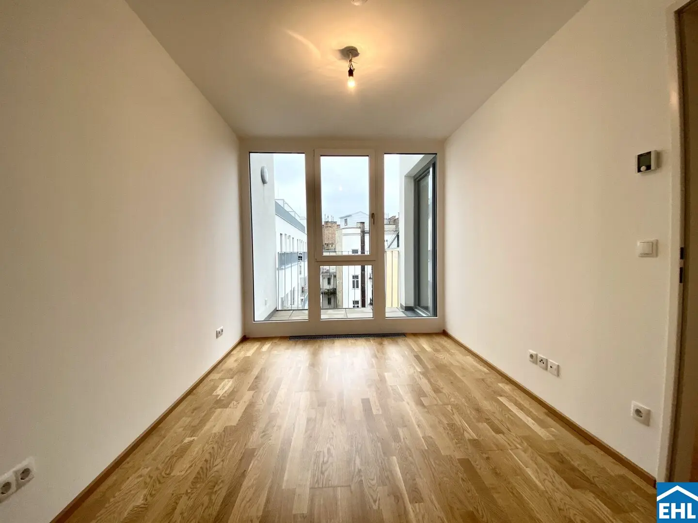 Attractive 2-room apartment with balcony in top location
