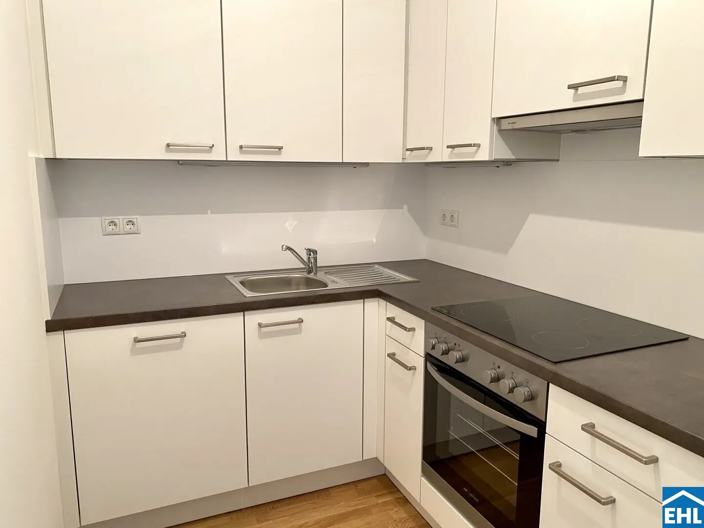 Attractive 2-room apartment with balcony in top location
