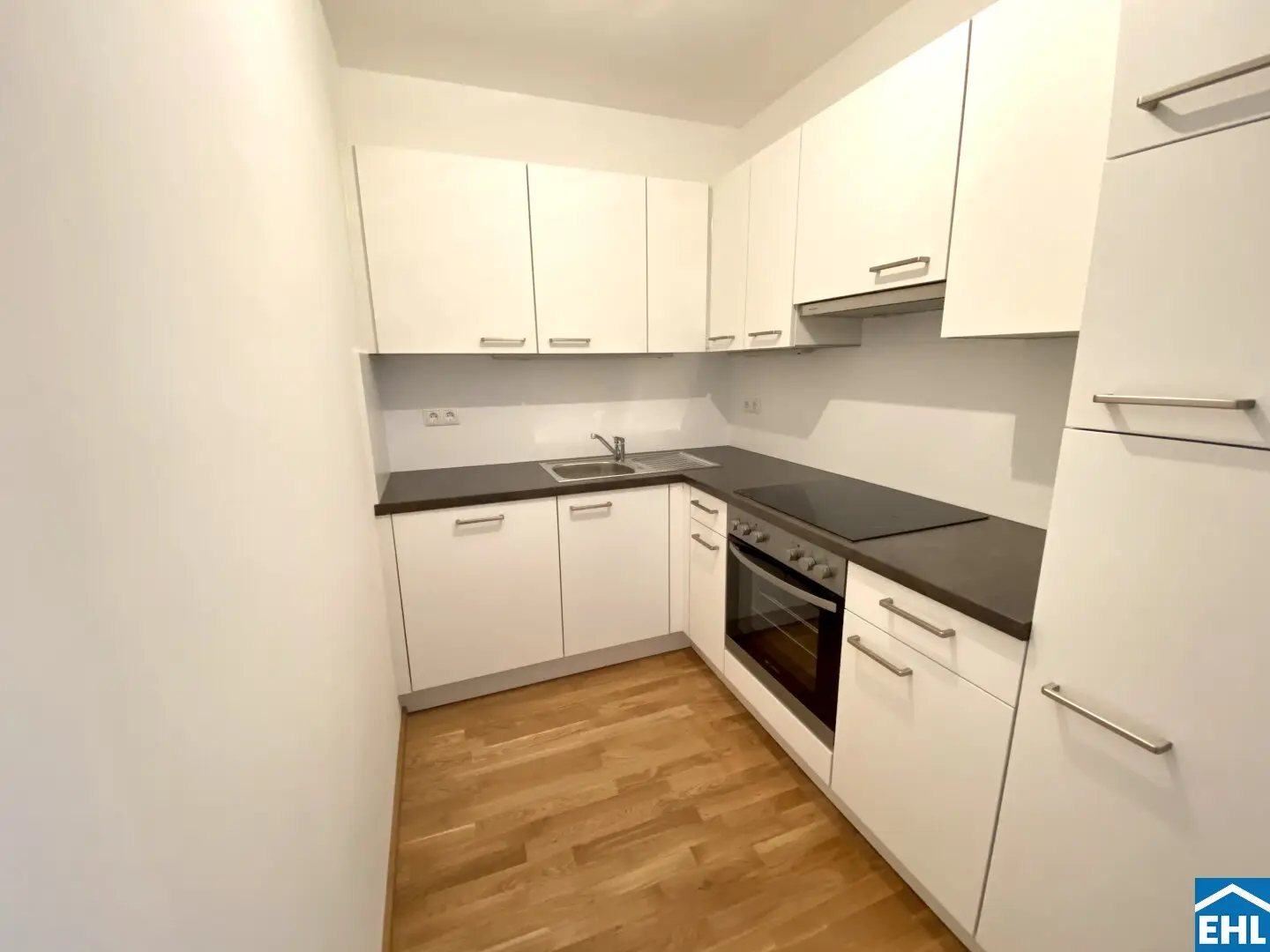 Attractive 2-room apartment with balcony in top location