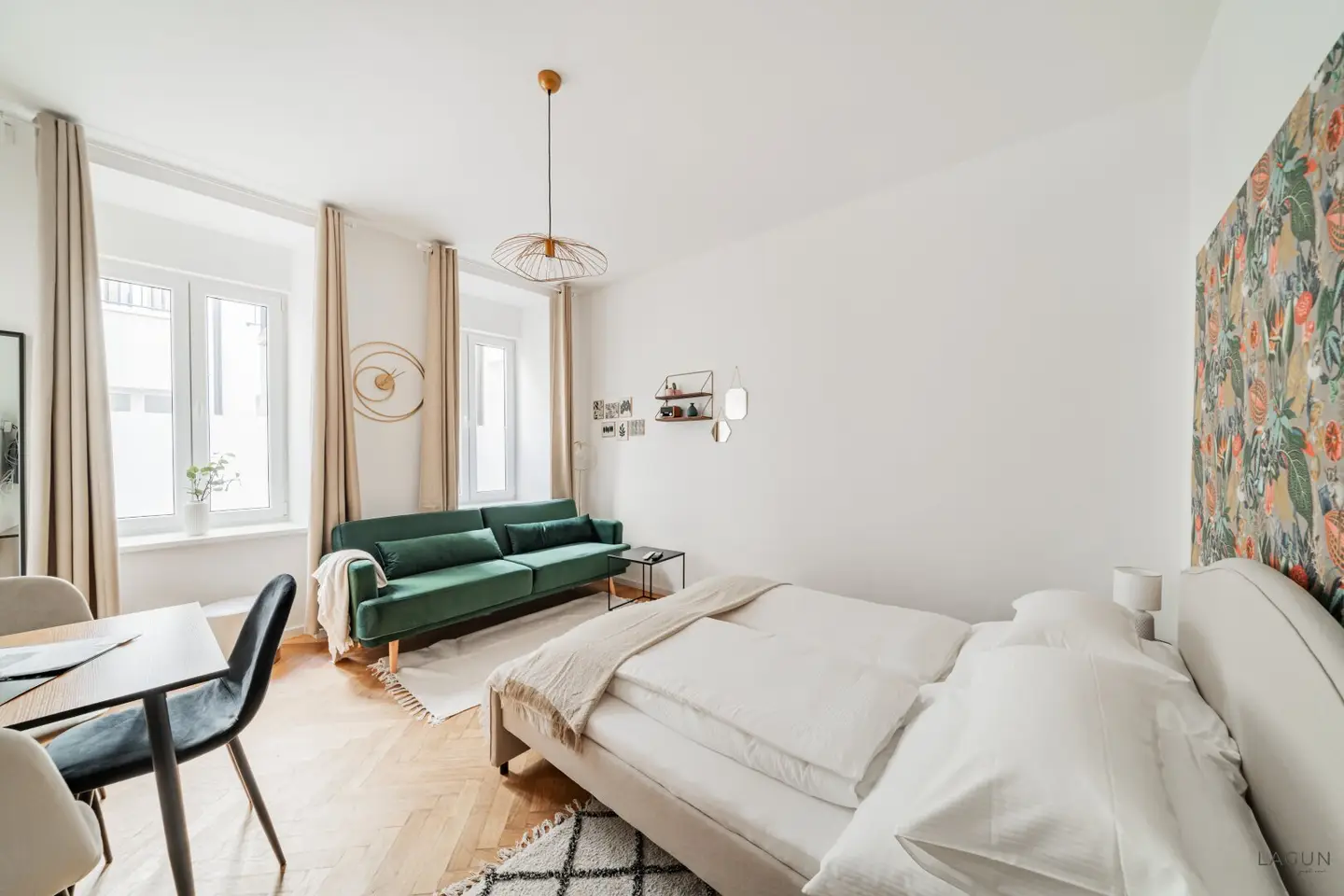 Quiet fully furnished 1-room apartment with terrace in the courtyard