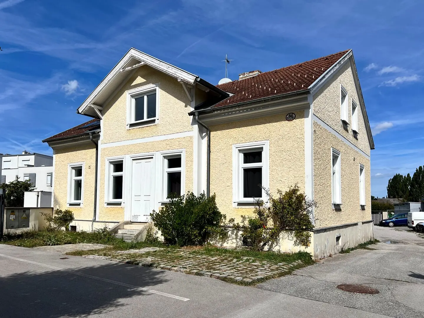 Kleines Zinshaus mit Wohn- und Gewerbeeinheiten in Mödling – ca. 5,18 % Rendite