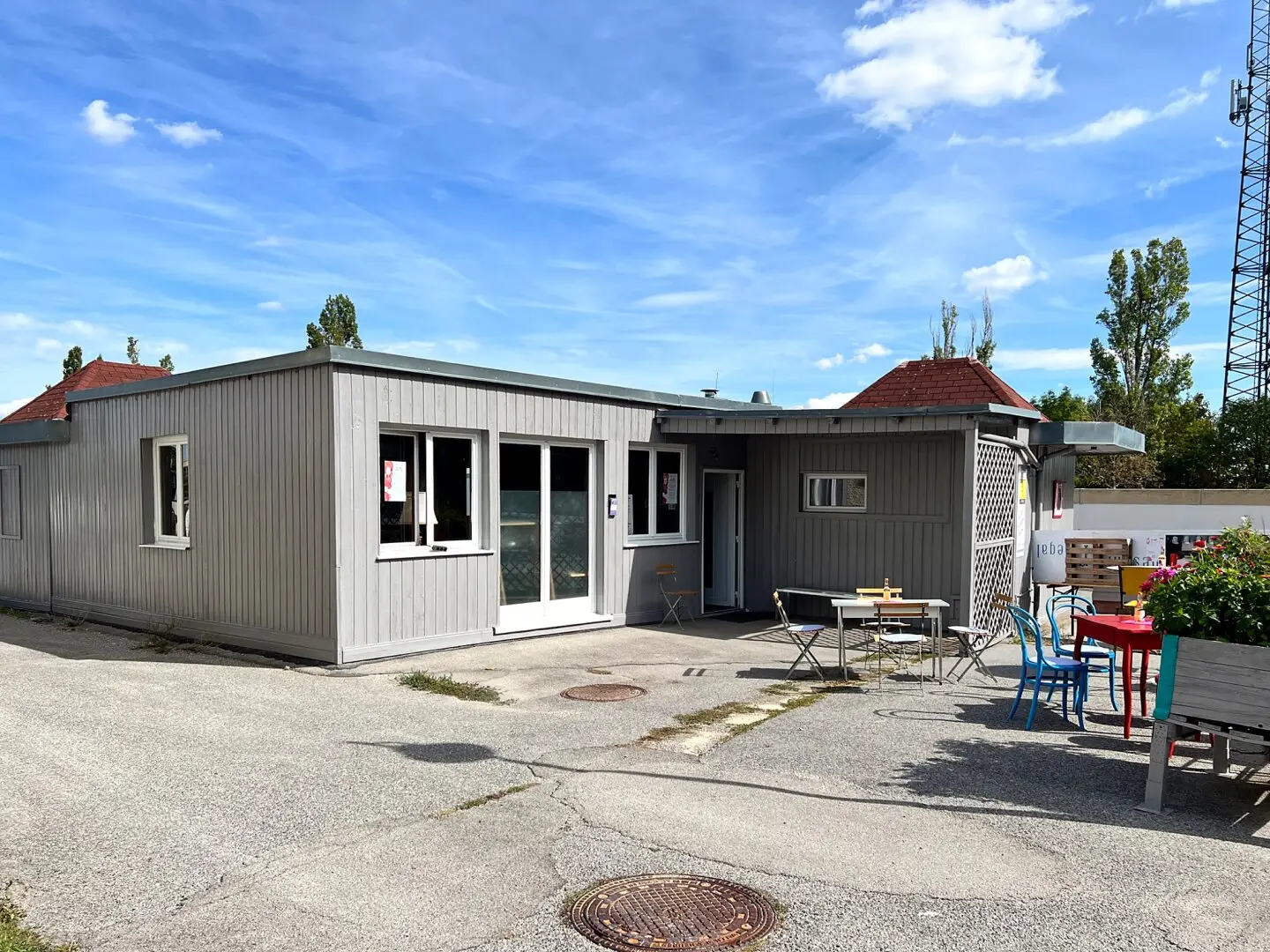 Kleines Zinshaus mit Wohn- und Gewerbeeinheiten in Mödling – ca. 5,18 % Rendite