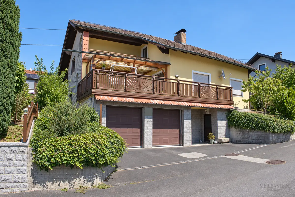 Apartment with private garden and spacious terrace