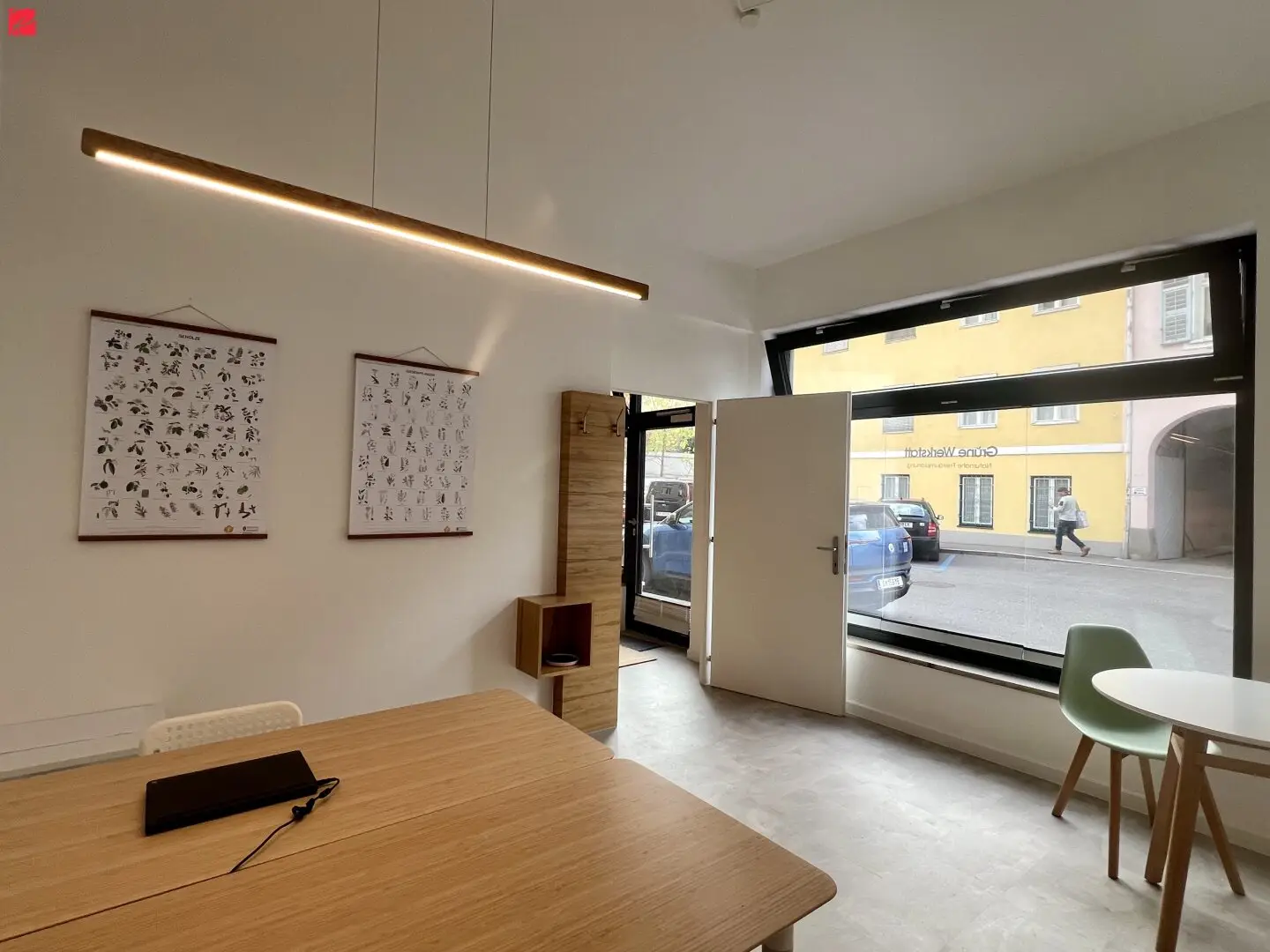 Centrally located and modernized, your attractive commercial premises