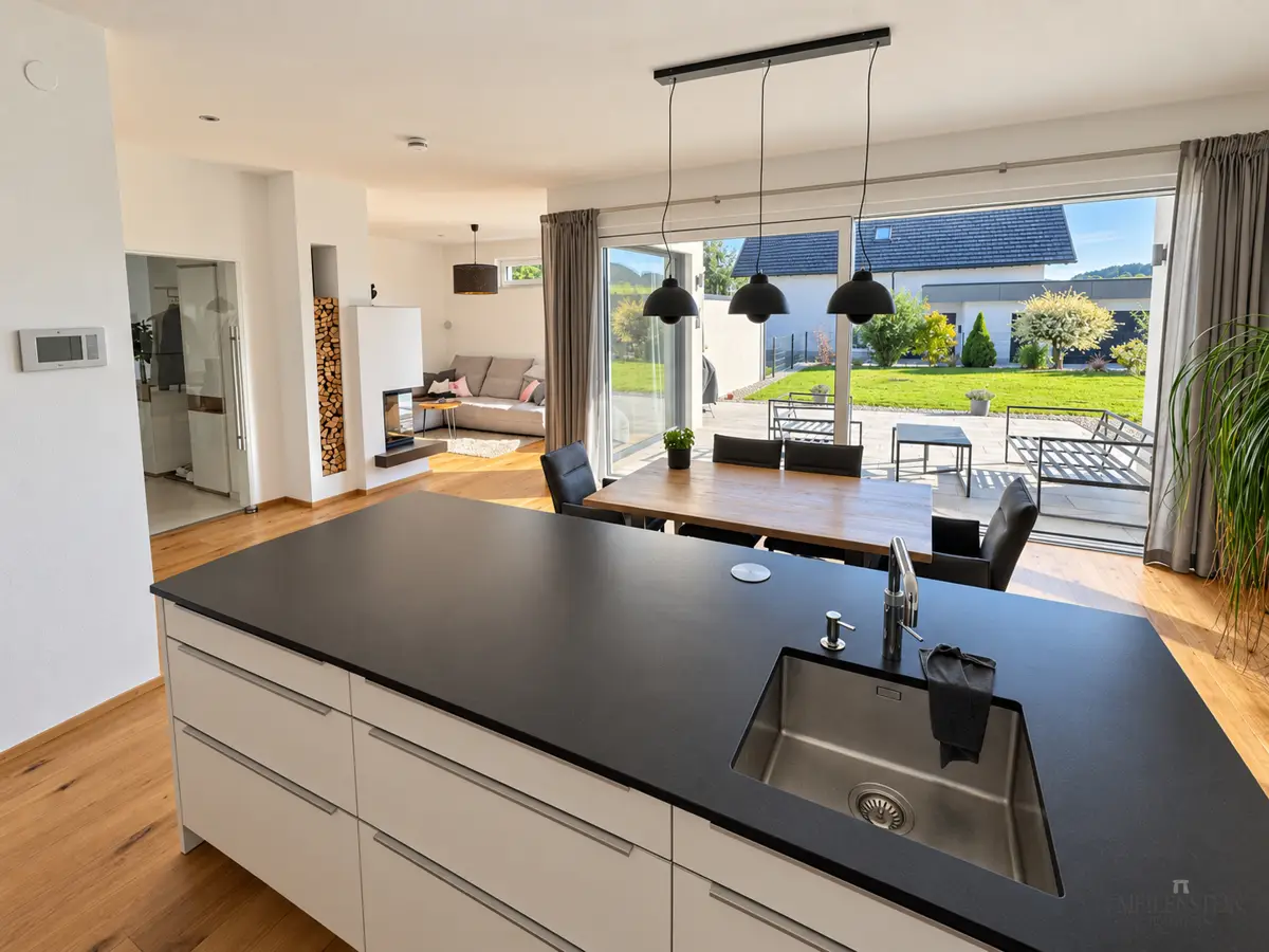 Moderner Erdgeschosswohnung mit Garten und Photovoltaik