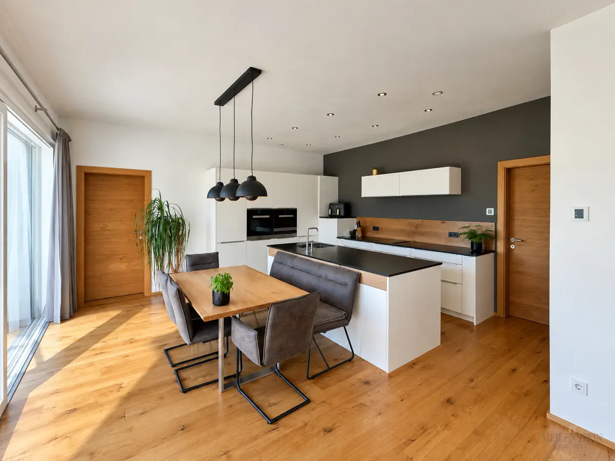 Moderner Erdgeschosswohnung mit Garten und Photovoltaik