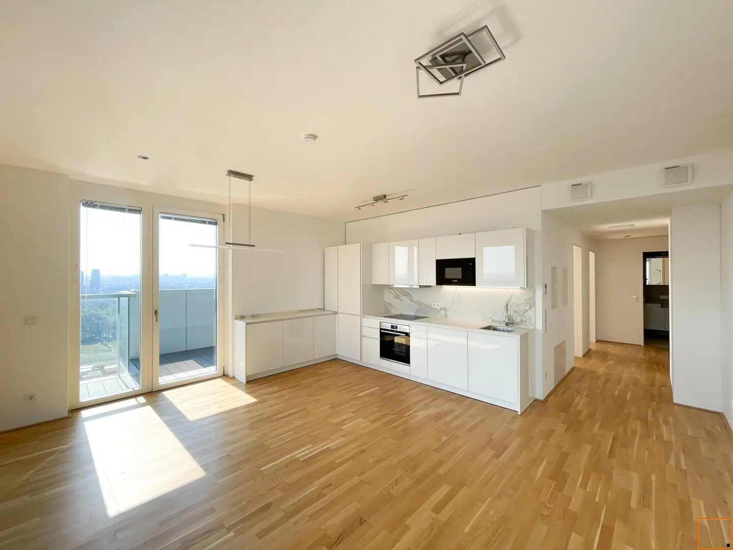 Marina Tower: Above the roofs of Vienna – rented 3-room corner apartment on the 22nd floor with loggia and wide view
