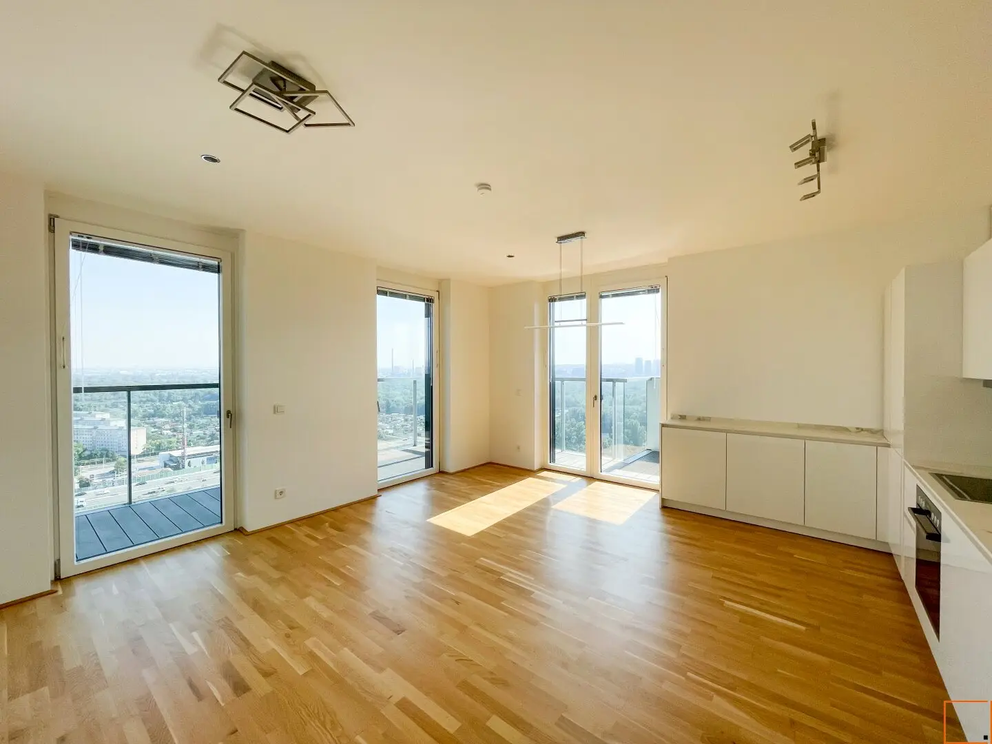 Marina Tower: Above the roofs of Vienna – rented 3-room corner apartment on the 22nd floor with loggia and wide view