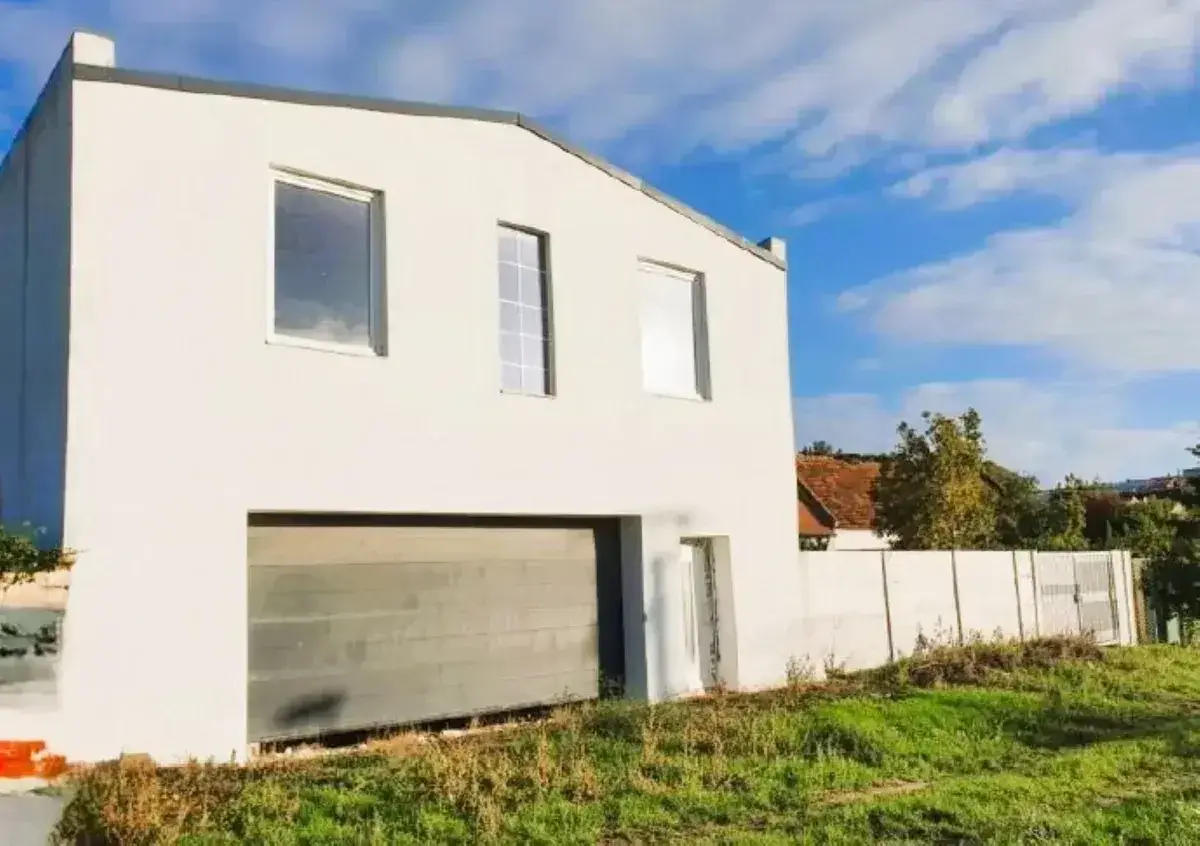 Spacious 147m² house with garden for residential and commercial use, balcony &amp; garage in Winden am See, Burgenland