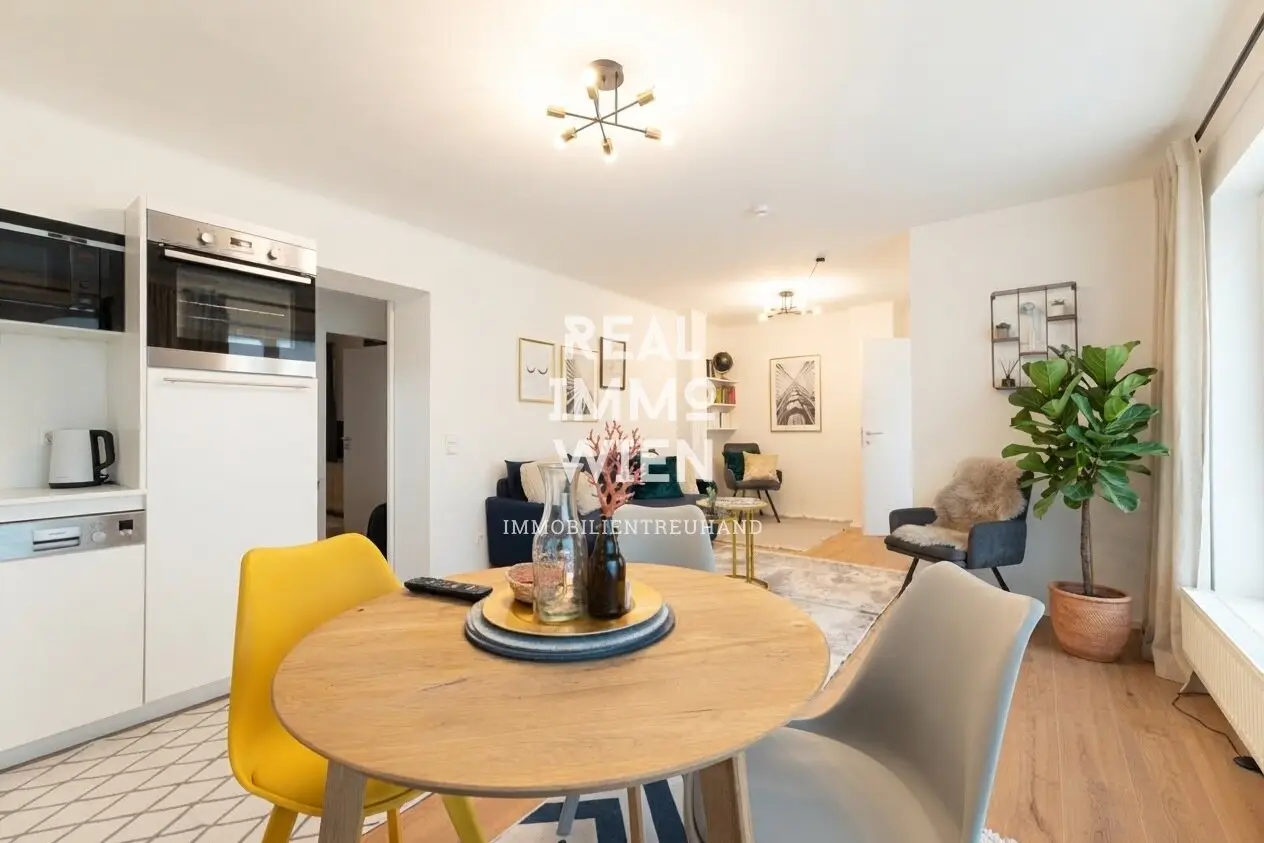 Charming 2-room apartment, U-Bahn proximity, ideal for singles or couples Accommodation permit AVAILABLE