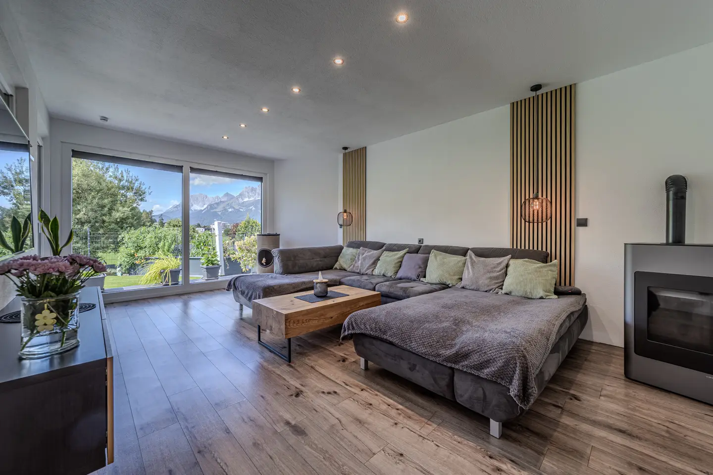 Versatile investment apartment with garden
