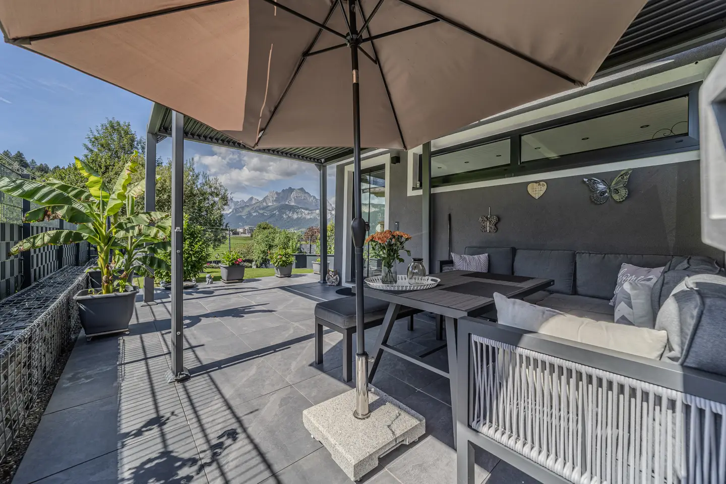 Versatile investment apartment with garden