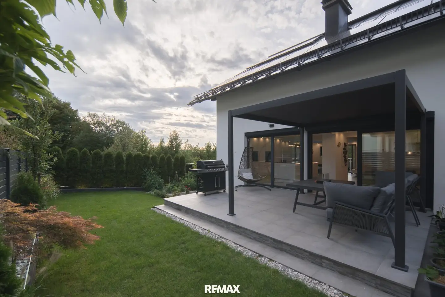 Families take note: Lovingly fully renovated house with separate barrier-free granny flat in Guggenthal – Primary school and kindergarten in 350 meters