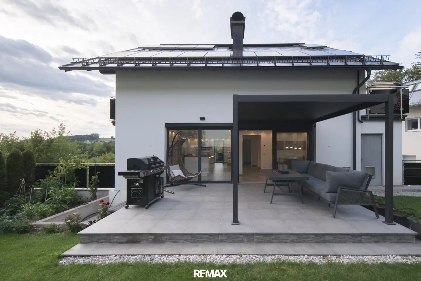 Families take note: Lovingly fully renovated house with separate barrier-free granny flat in Guggenthal – Primary school and kindergarten in 350 meters