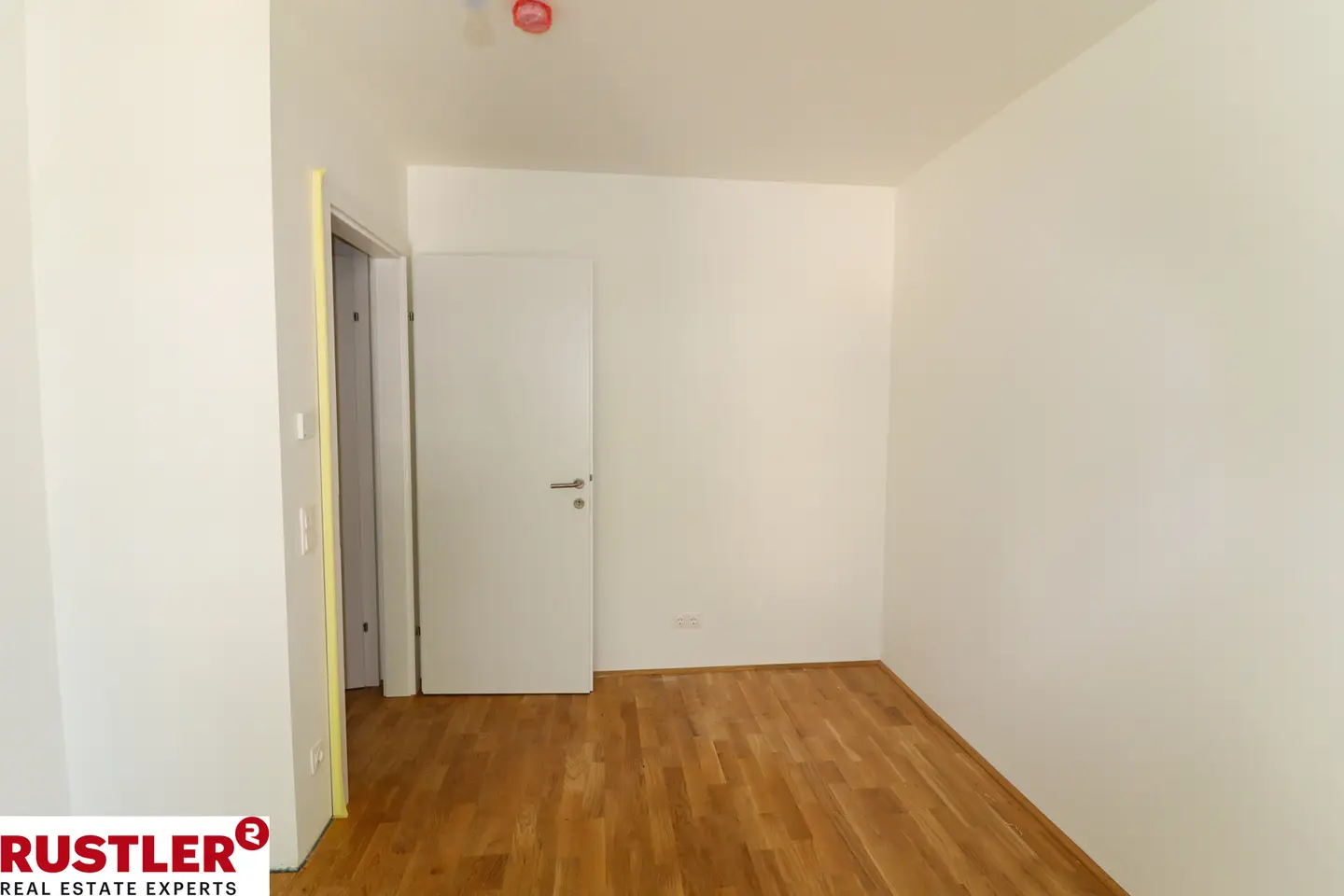 Bright new apartment directly on the Traisen with balcony