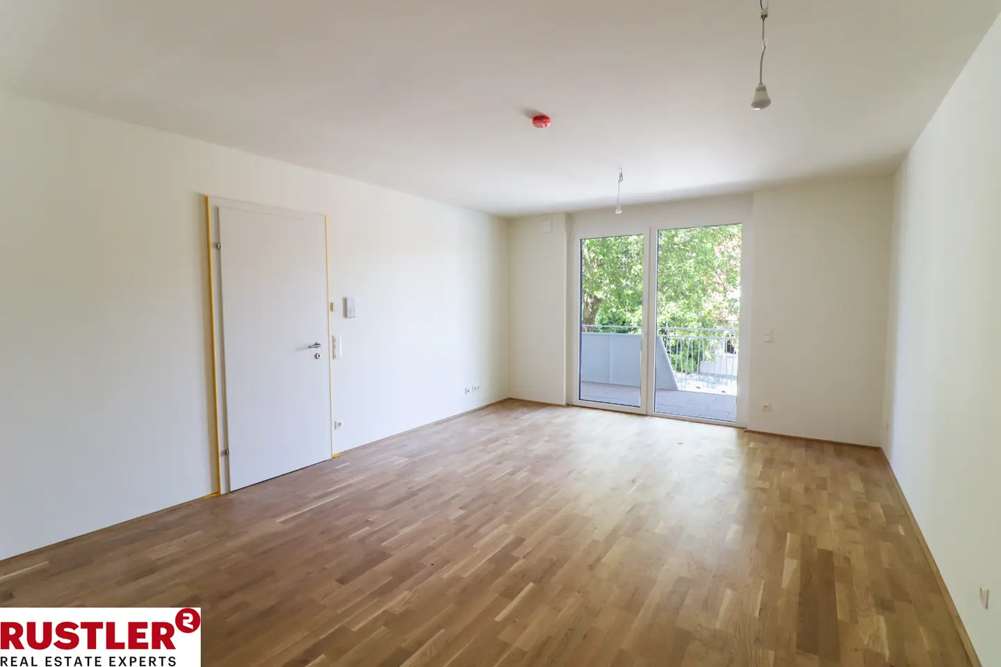 Bright new apartment directly on the Traisen with balcony