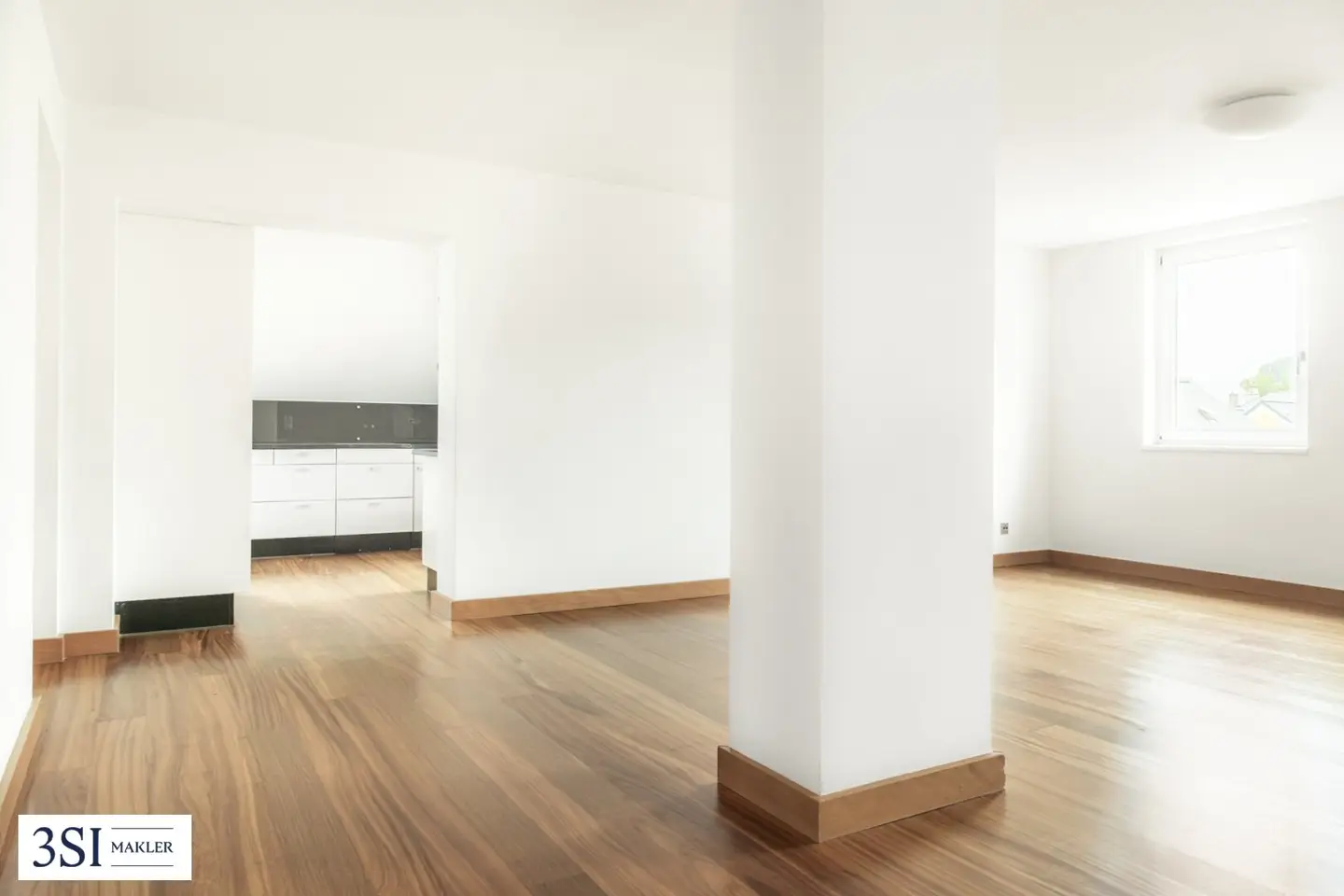 Attractive 2.5-room attic apartment in central city location