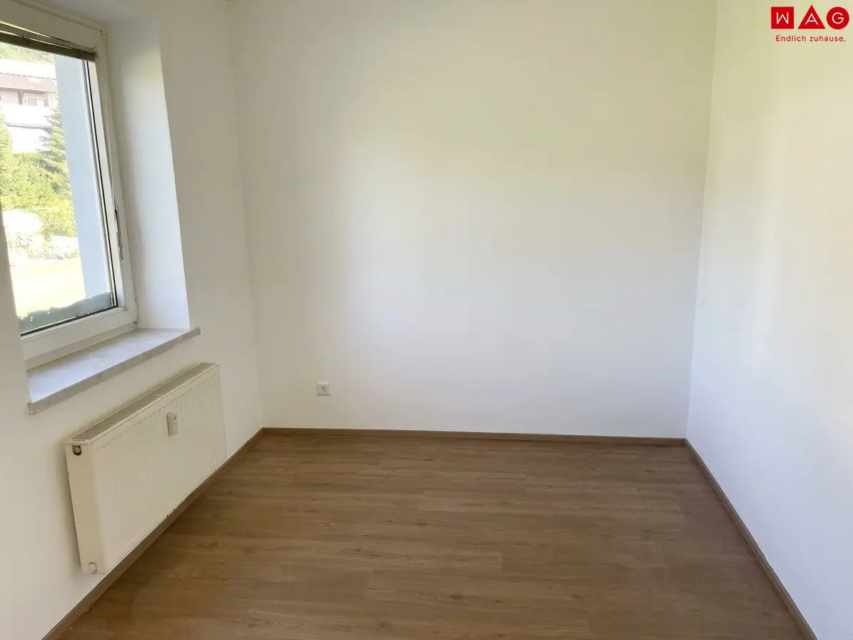 Sonnendurchflutete und ruhige Wohnung im 1. Obergeschoss !!!!!