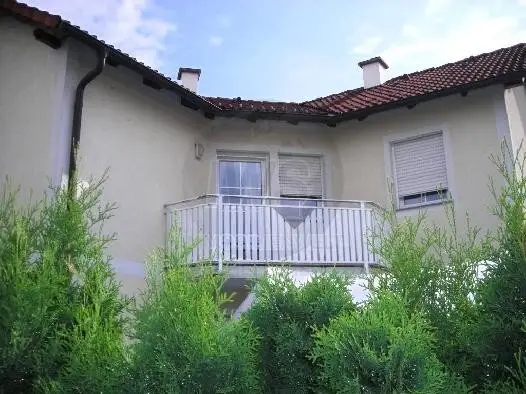 Beautiful spacious terraced house with pool
