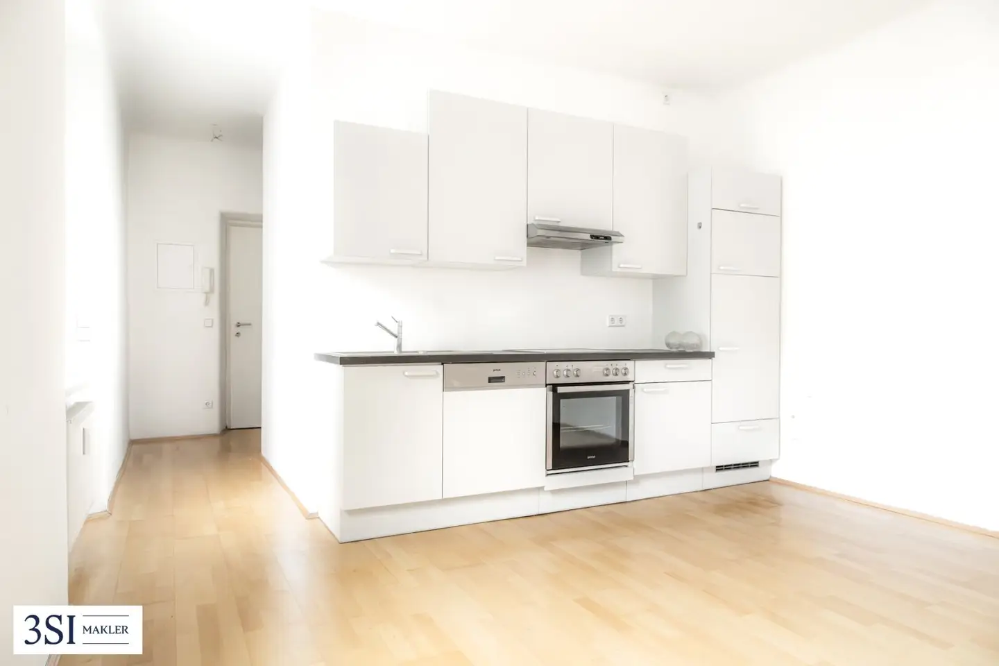 Bright, quiet 2-room apartment in central city location