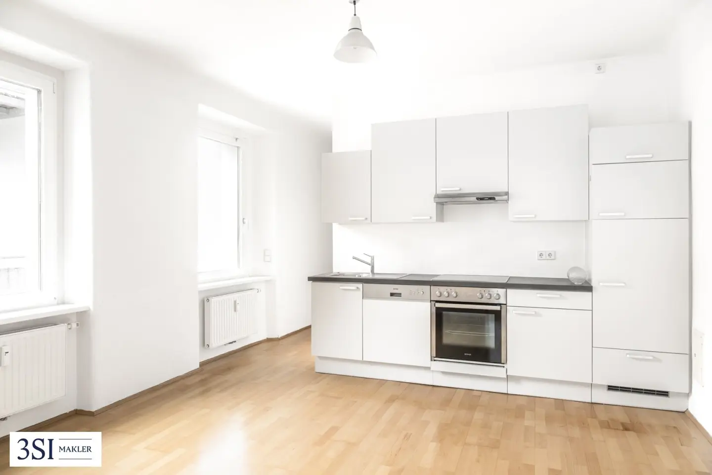 Bright, quiet 2-room apartment in central city location