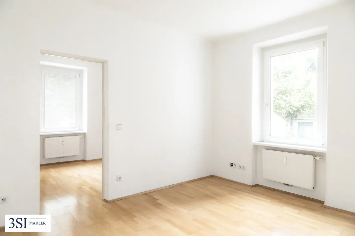 Bright, quiet 2-room apartment in central city location