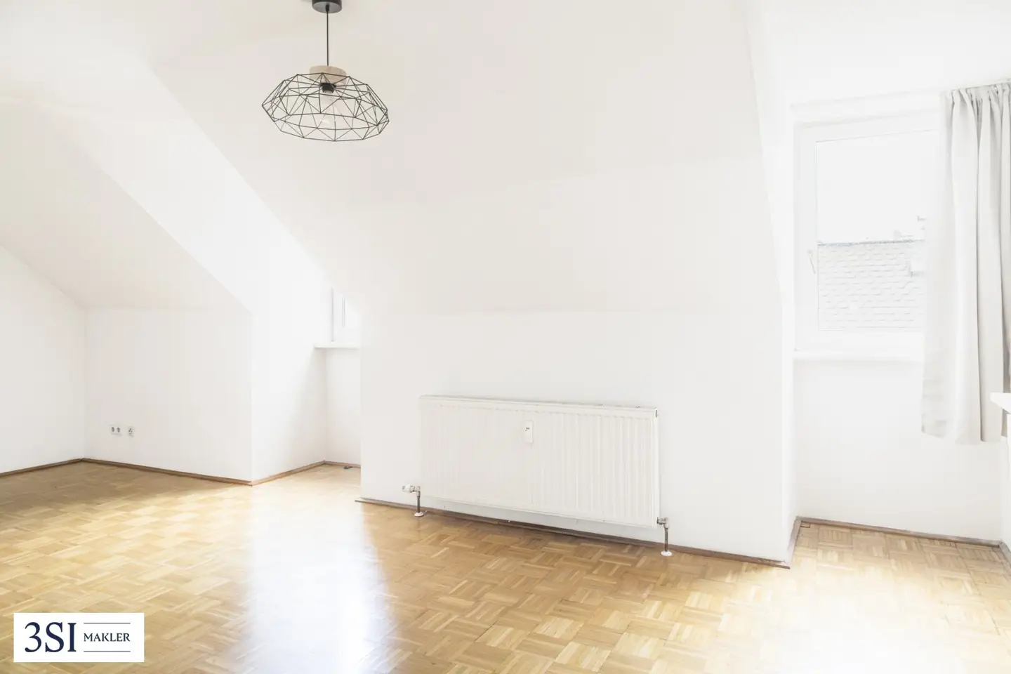 Cozy attic studio apartment in central city location