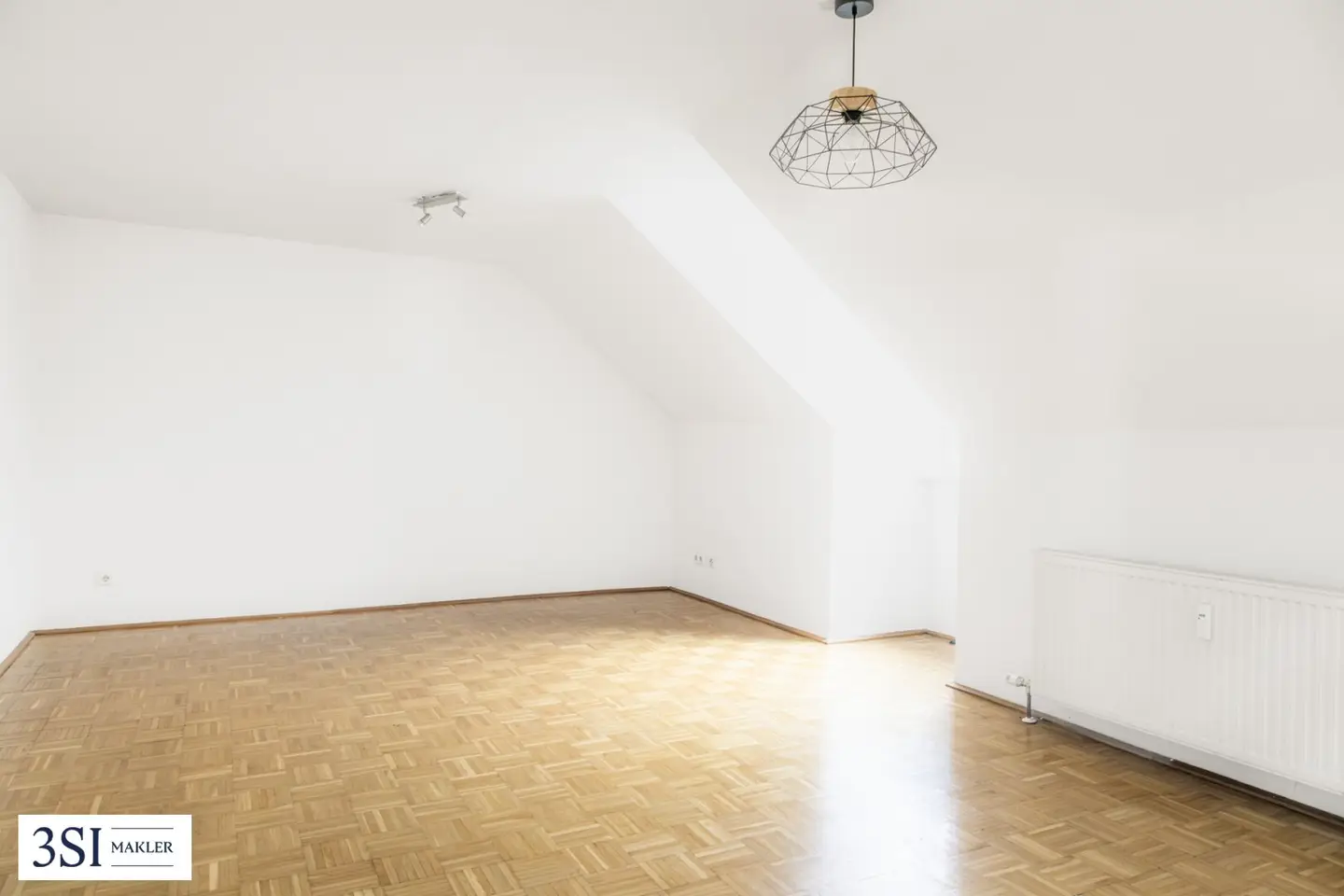 Cozy attic studio apartment in central city location