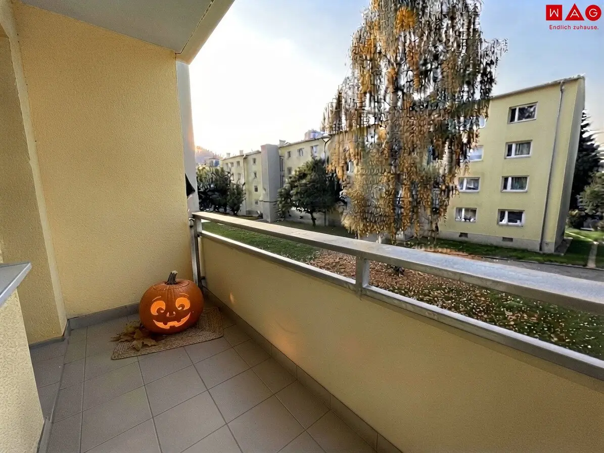 Lichtdurchflutete 77 m² Wohnung mit Balkon in ruhiger Lage !!!