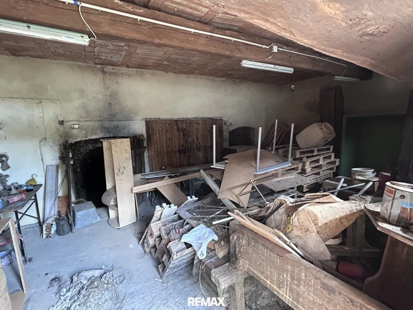 Traditional Press House with Historic Cellar in Altlichtenwarth