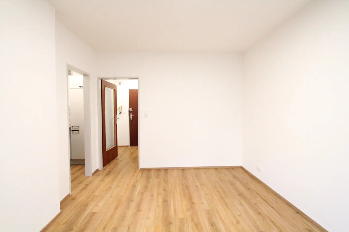 Compact Garçonnière with Balcony | Near LKH &amp; Aiglhof