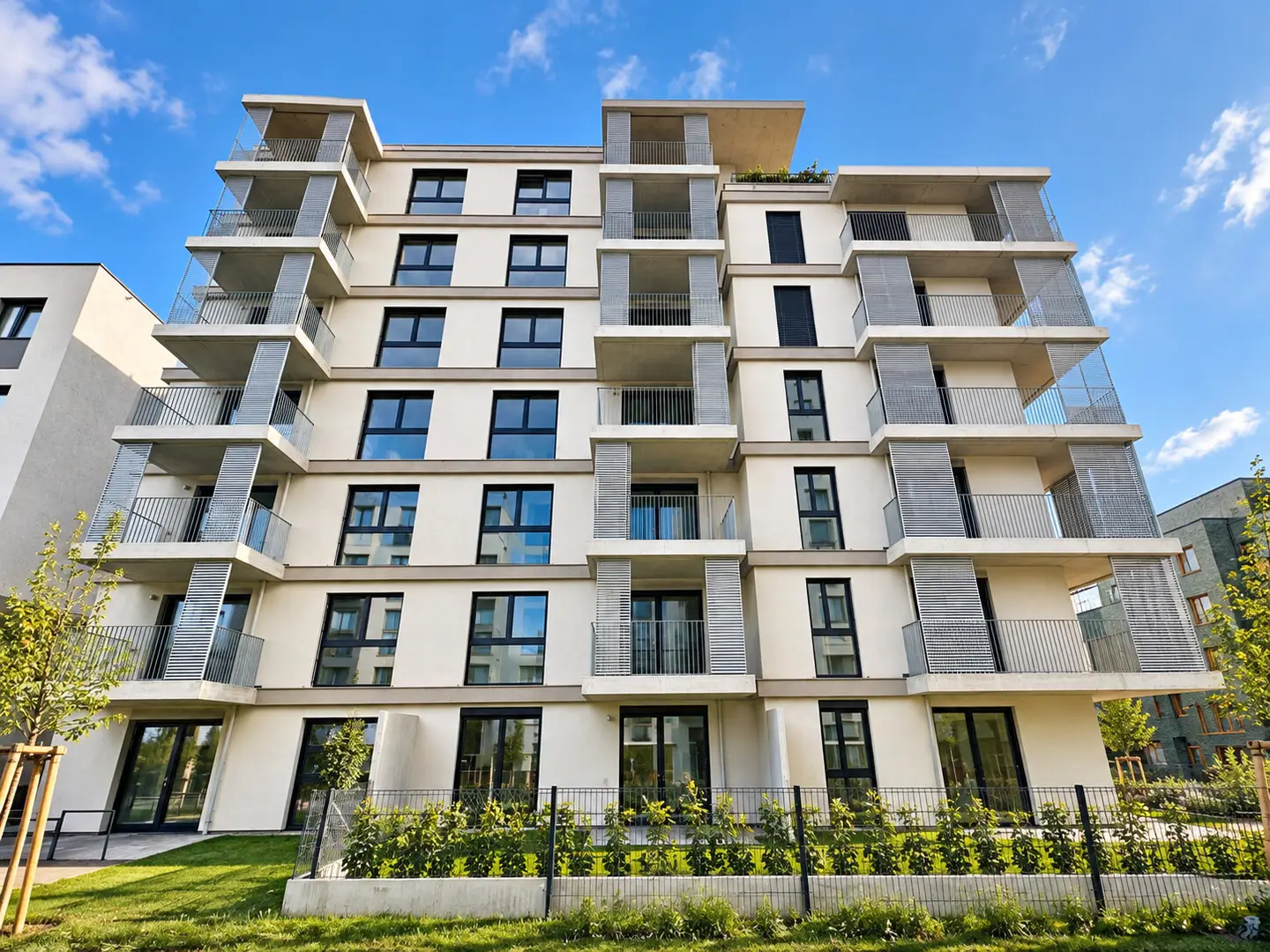 Newly completed Wohnung with balcony and lift