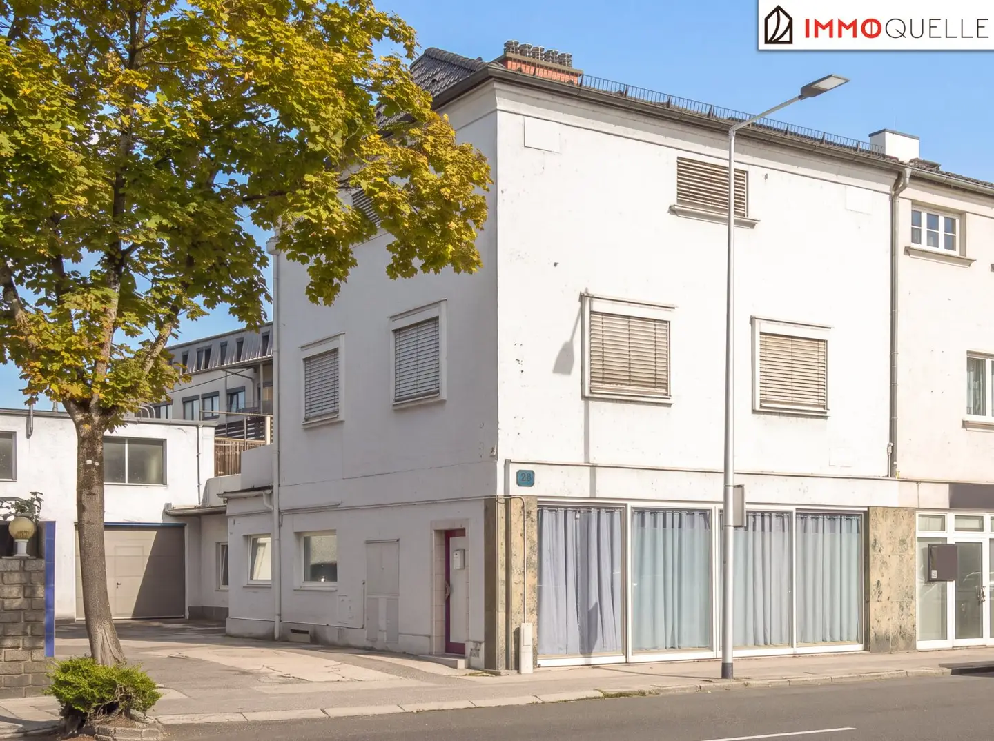 Wo Wohnen und Arbeiten zusammenfinden - Vielseitiges Wohn- und Geschäftshaus mit großzügiger Terrasse, Werkstatt, Garage und flexiblen Nutzungsmöglichkeiten in Wels