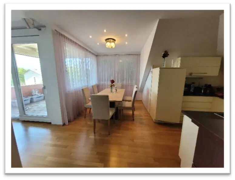 Dreamlike, fully furnished attic apartment in prime location