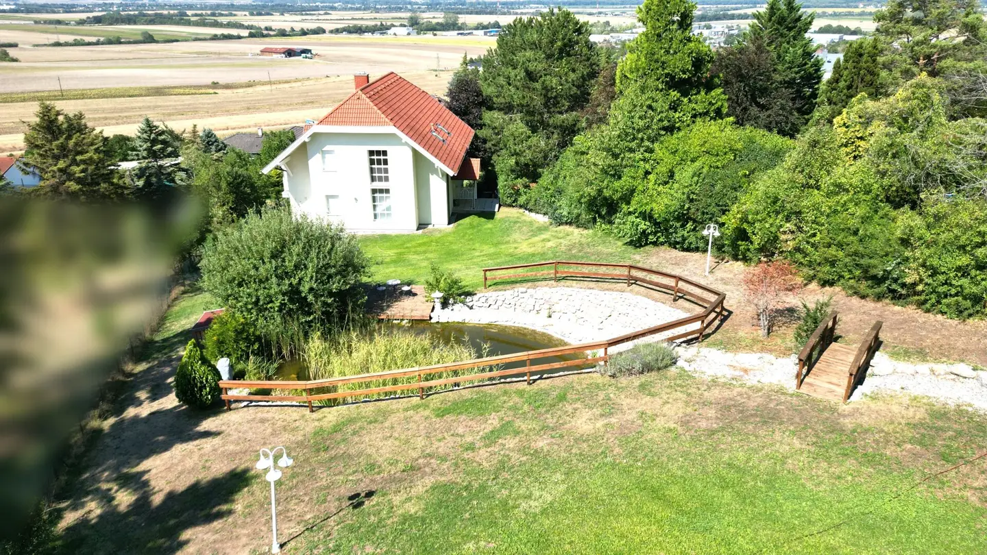 Großzügiges Einfamilienhaus mit Indoor-Pool, Sauna und beeindruckendem Schneebergblick