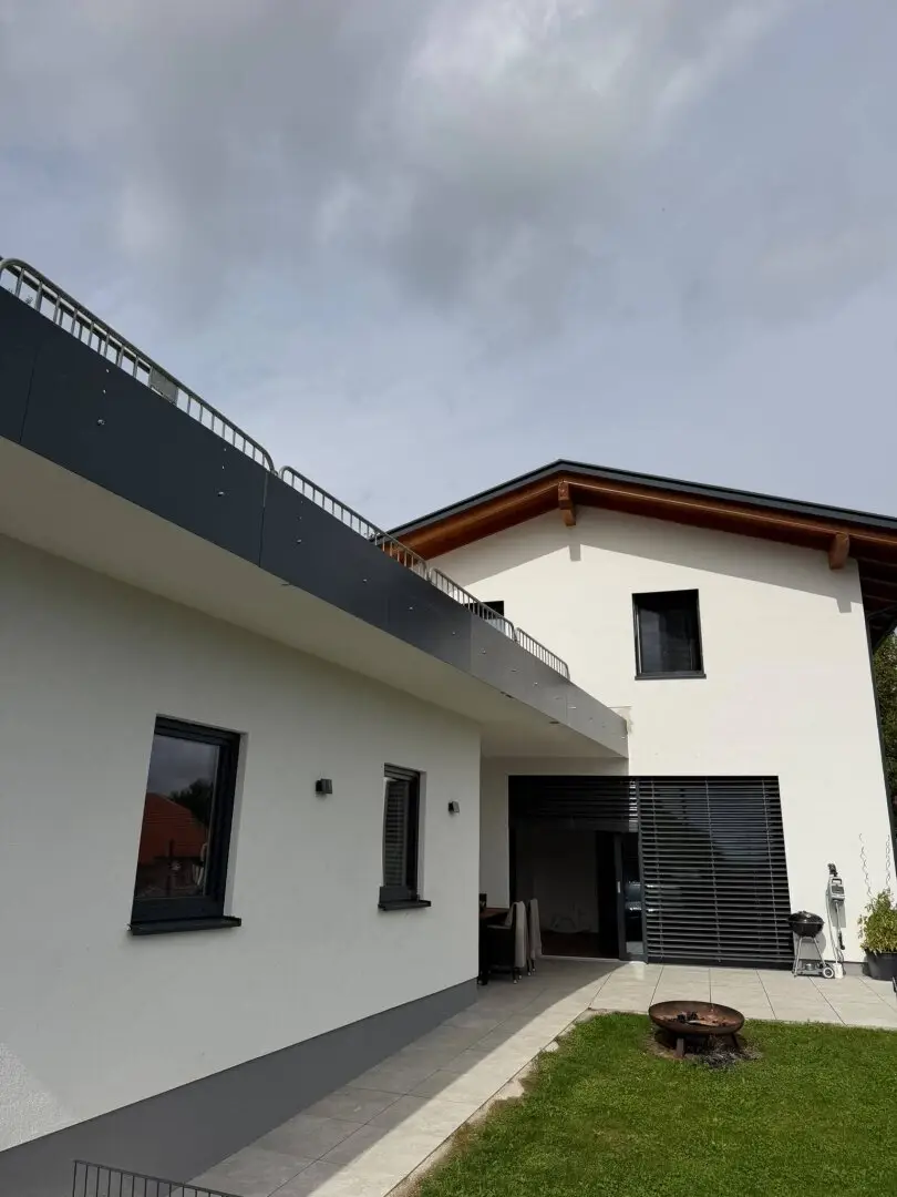 Spacious single-family house with garage