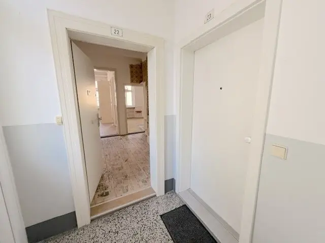 Commission-free from the owner Fixer-upper on Brünner Straße 2-room apartment near Schlingermarkt